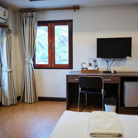 Chorlada Lanna Hotel Чиангмай Экстерьер фото